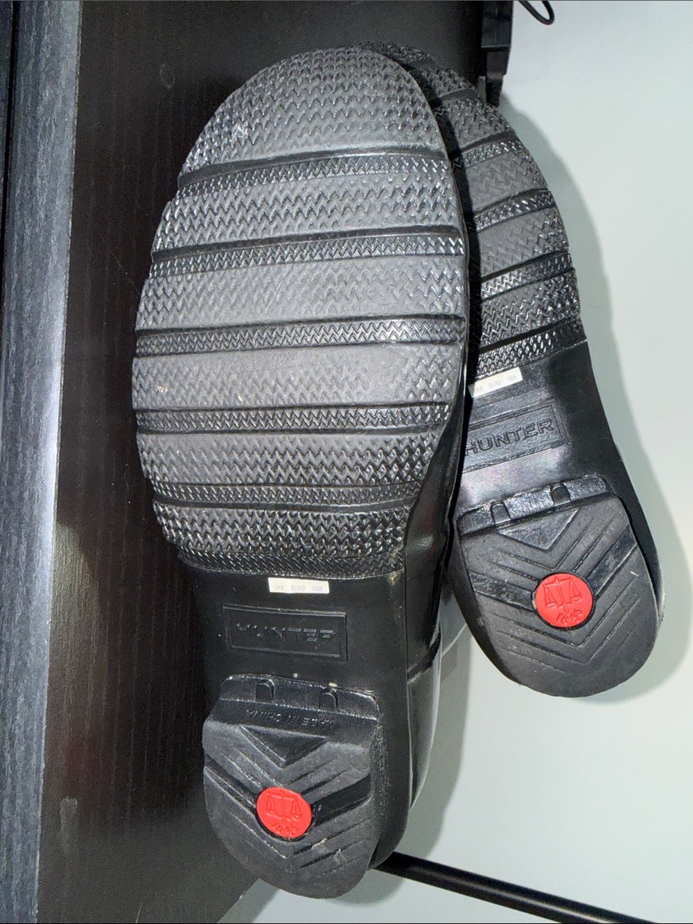 Hunter Tall Gloss Rain Boots - Black with Red Logo - Picture 7 of 14